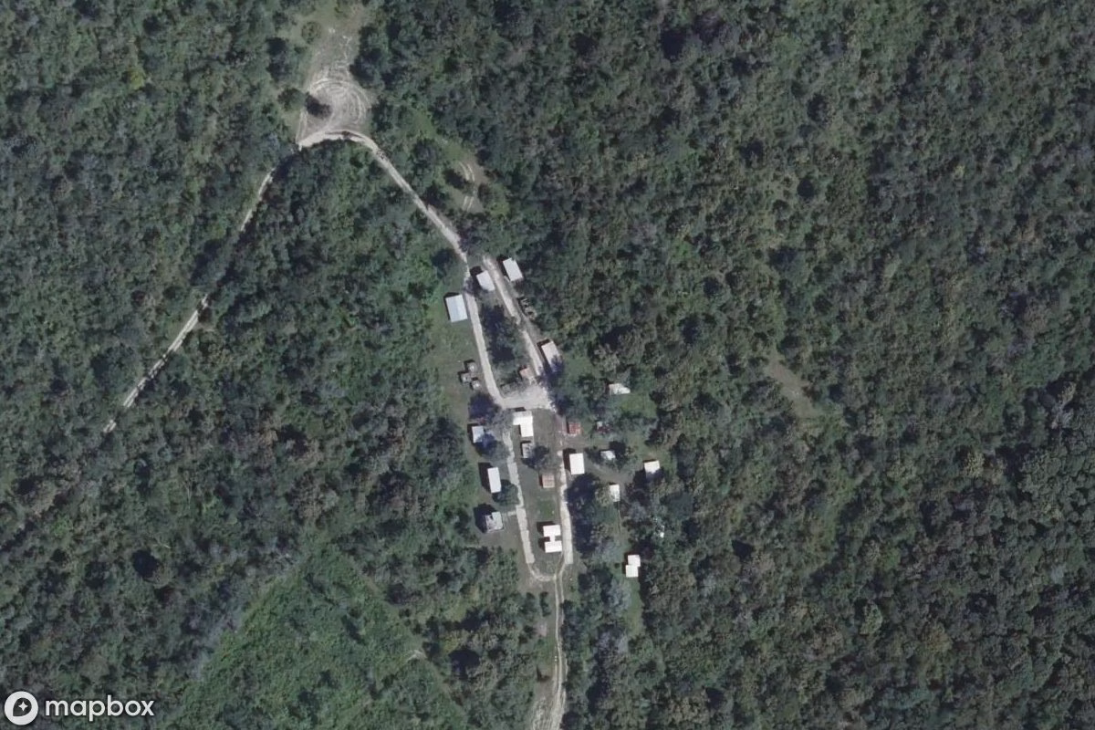 Satelitarny widok z lotu ptaka Militär-Übungsgelände, opuszczone Obiekt wojskowy w Hartheim am Rhein, Niemcy