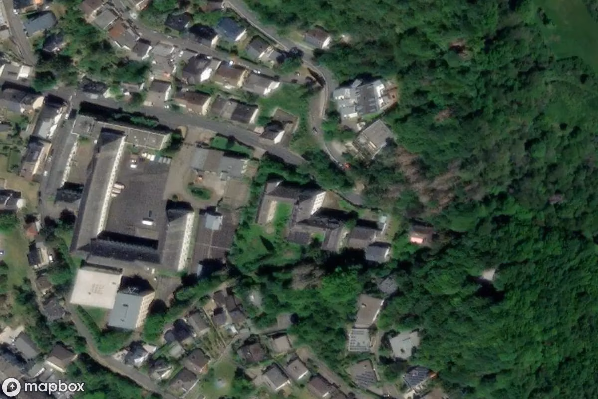 Satellietbeeld vanuit de lucht van Verlassene Psychiatrie, een verlaten Ziekenhuis in Bad Ems, Duitsland