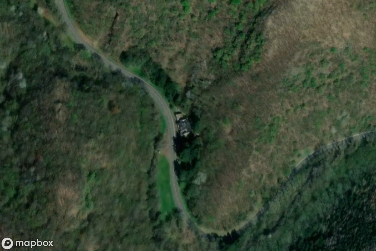 Vista aérea por satélite de Hotel, un Hotel abandonado en Burgen, Alemania