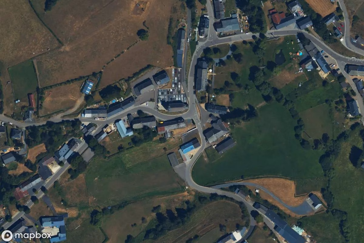 Vista aérea por satélite de Café Differdinger, un Restaurante abandonado en Surré, Luxemburgo