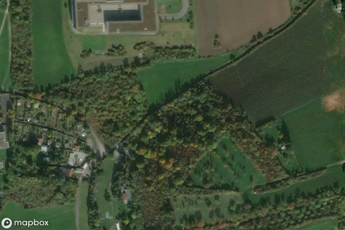 Satelitní letecký pohled na Wohnhaus, opuštěné Obytný dům v Würzburg, Německo