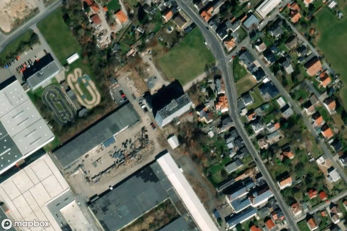 Satellietbeeld vanuit de lucht van Fabrik, een verlaten Fabriek in Sonneberg, Duitsland
