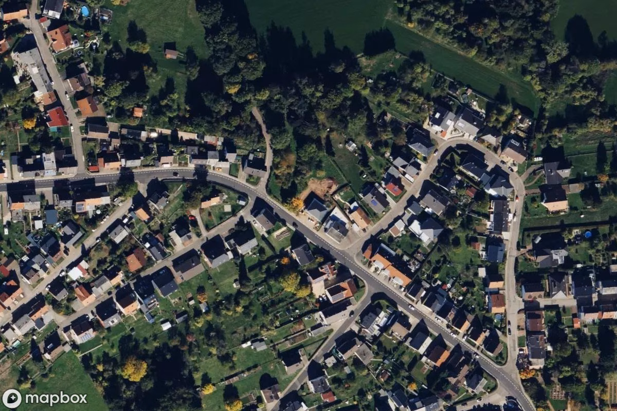 Satelitní letecký pohled na Haus, opuštěné  v Uchtelfangen, Německo