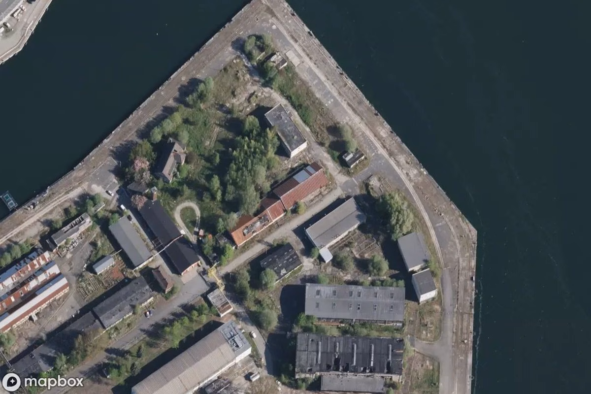 Satellitenansicht von Werftgebäude, eine verlassene  in Rostock, Deutschland