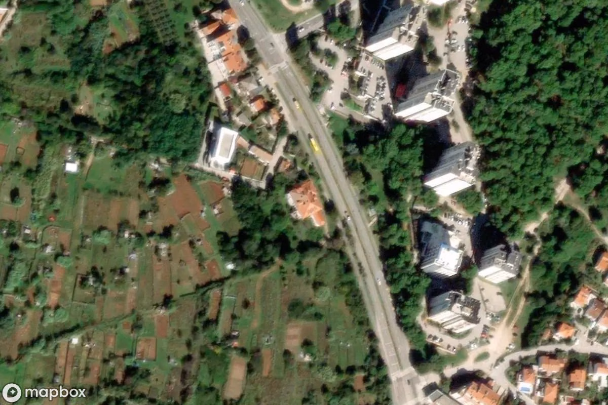 Satellitenansicht von Villa, eine verlassene Wohnhaus in Grad Pula, Kroatien