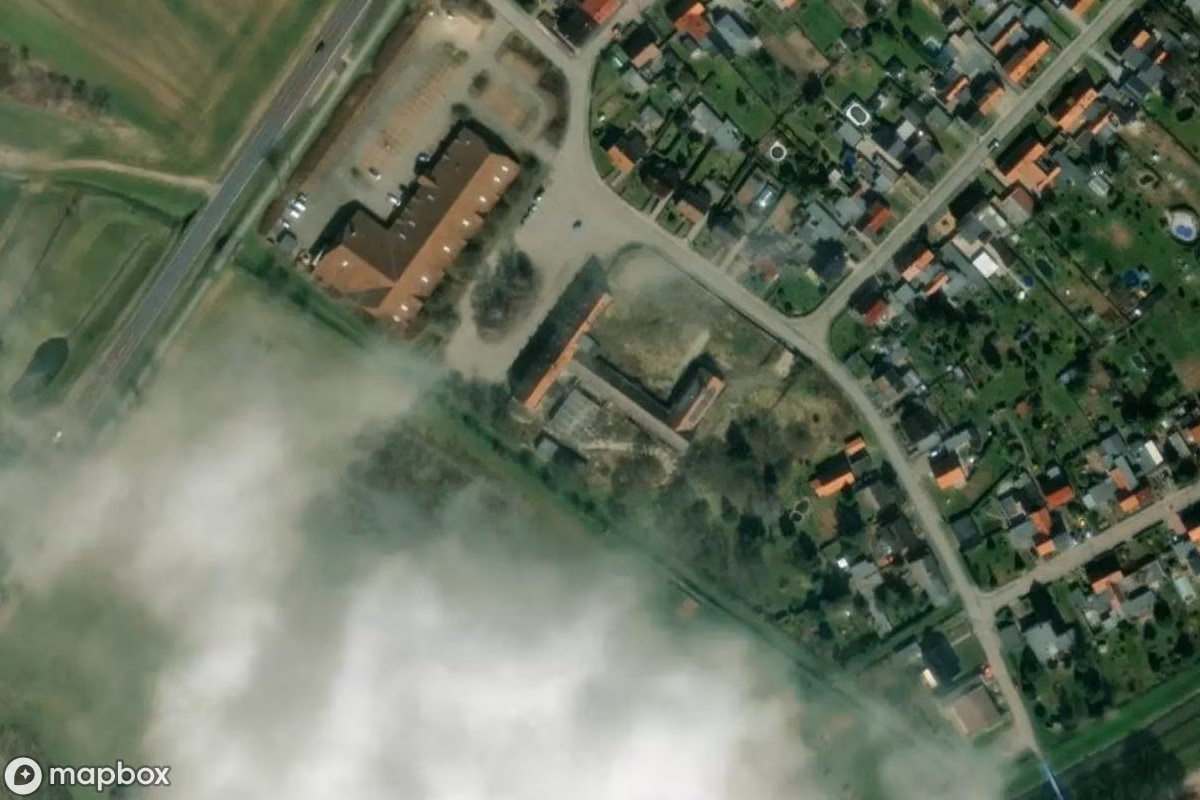 Satellitbillede set fra luften af Krankenhaus, et forladt Hospital i Mansfeld, Tyskland