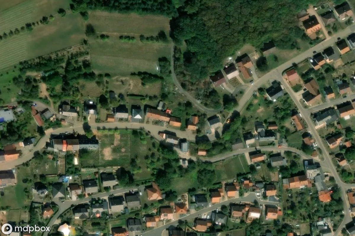 Satelitní letecký pohled na Haus, opuštěné  v Mettlach, Německo