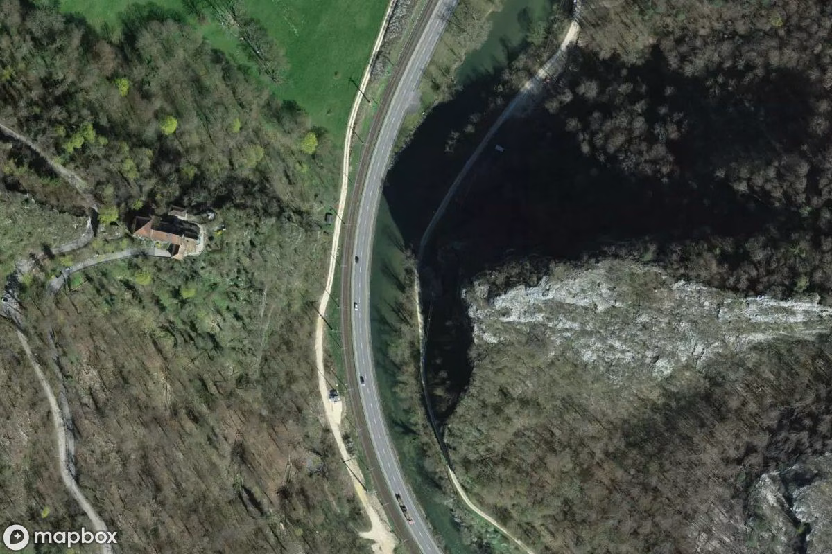 Satellitbild från luften av Bunker, en övergiven Bunker i Delémont, Schweiz