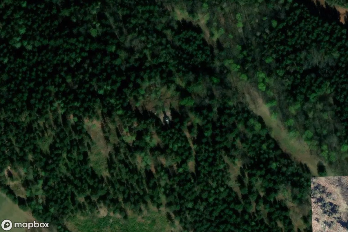 Satellittbilde fra luften av Włodzicka Góra, et forlatt  i Świerki, Polen