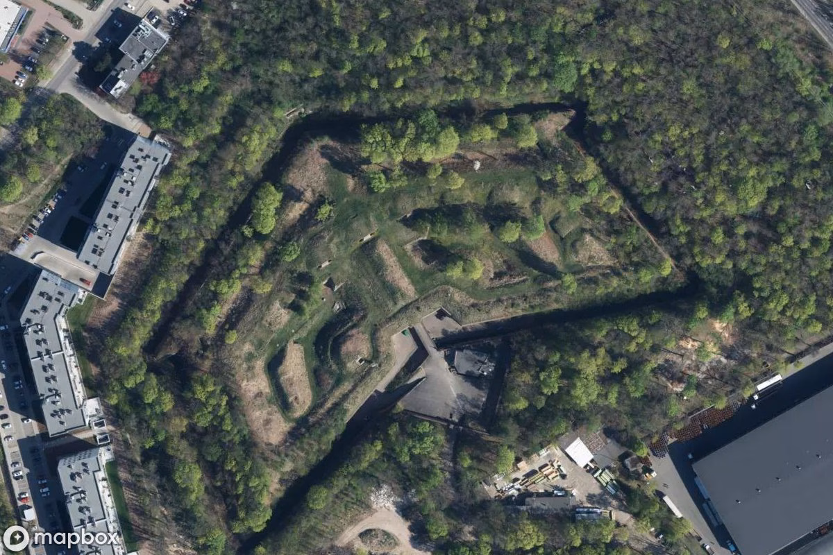 Satellitenansicht von Fort Tiezen, eine verlassene Militär in Poznan, Polen