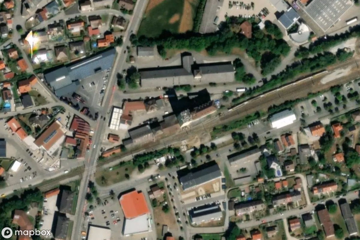 Satellitbillede set fra luften af Fabrikturm, et forladt Fabrik i Landau an der Isar, Tyskland