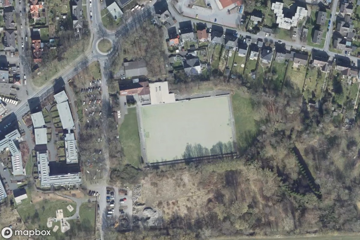 Satellitbild från luften av Stadion ohne Fußball, en övergiven  i Tyskland, Tyskland