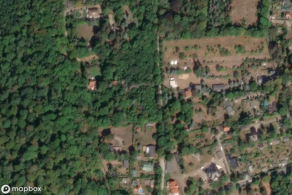 Satelitní letecký pohled na Luft- und Sonnenbad, opuštěné Bazén v Erfurt, Německo