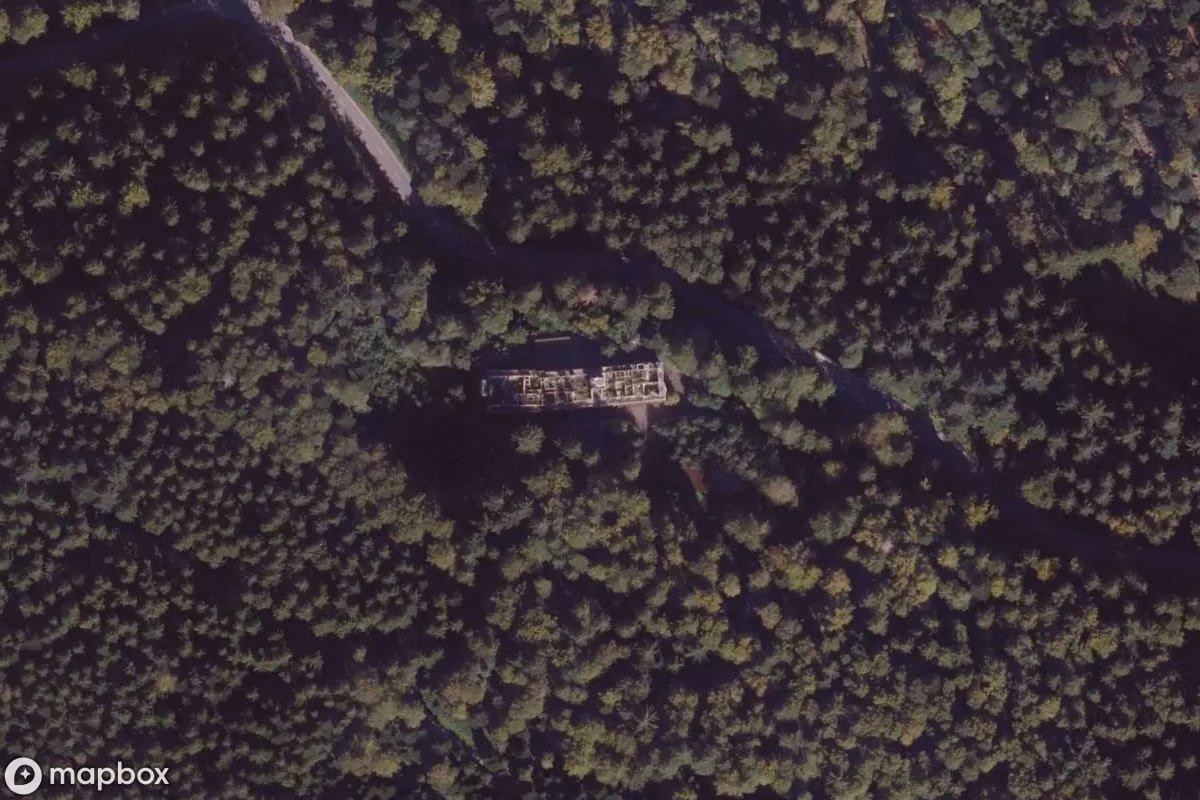 Vista aérea por satélite de Schimmelhotel Kurhaus Sand, un Hotel abandonado en Bühl, Alemania
