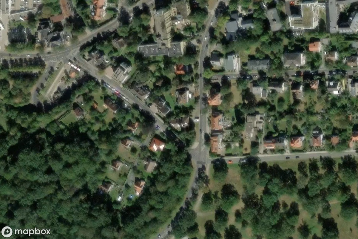 Satelitní letecký pohled na Wohnhaus, opuštěné Obytný dům v Kassel, Německo