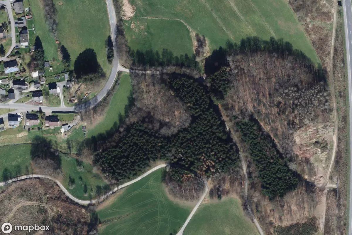 Satellitenansicht von Steinbruch-Überreste, eine verlassene Bergwerk in Reichshof, Deutschland