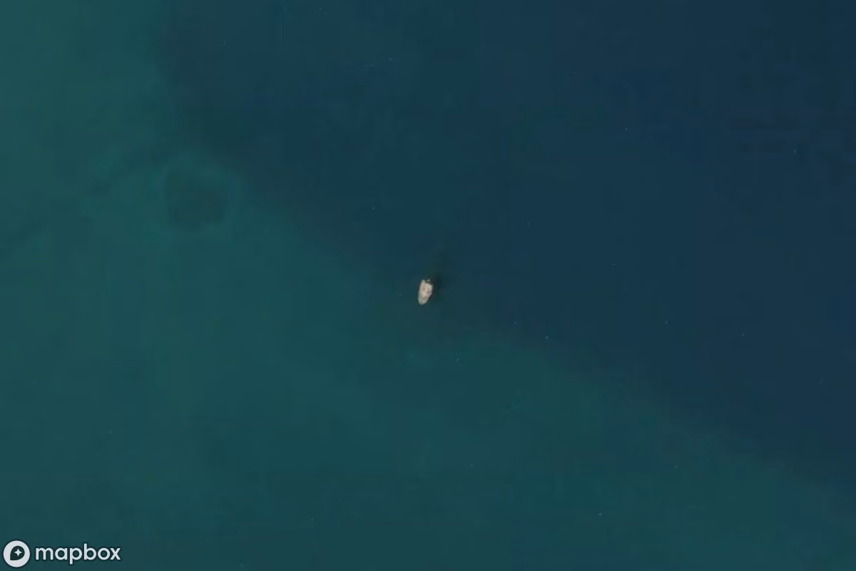 Satelitní letecký pohled na Schiffswrack, opuštěné  v Municipal Unit of Troizinia, Řecko