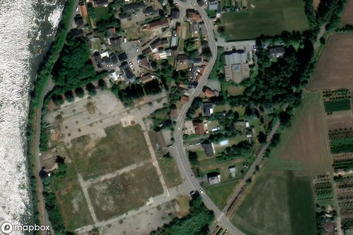 Satellitenansicht von Wohnhaus, eine verlassene Wohnhaus in Buggenhout, Belgien