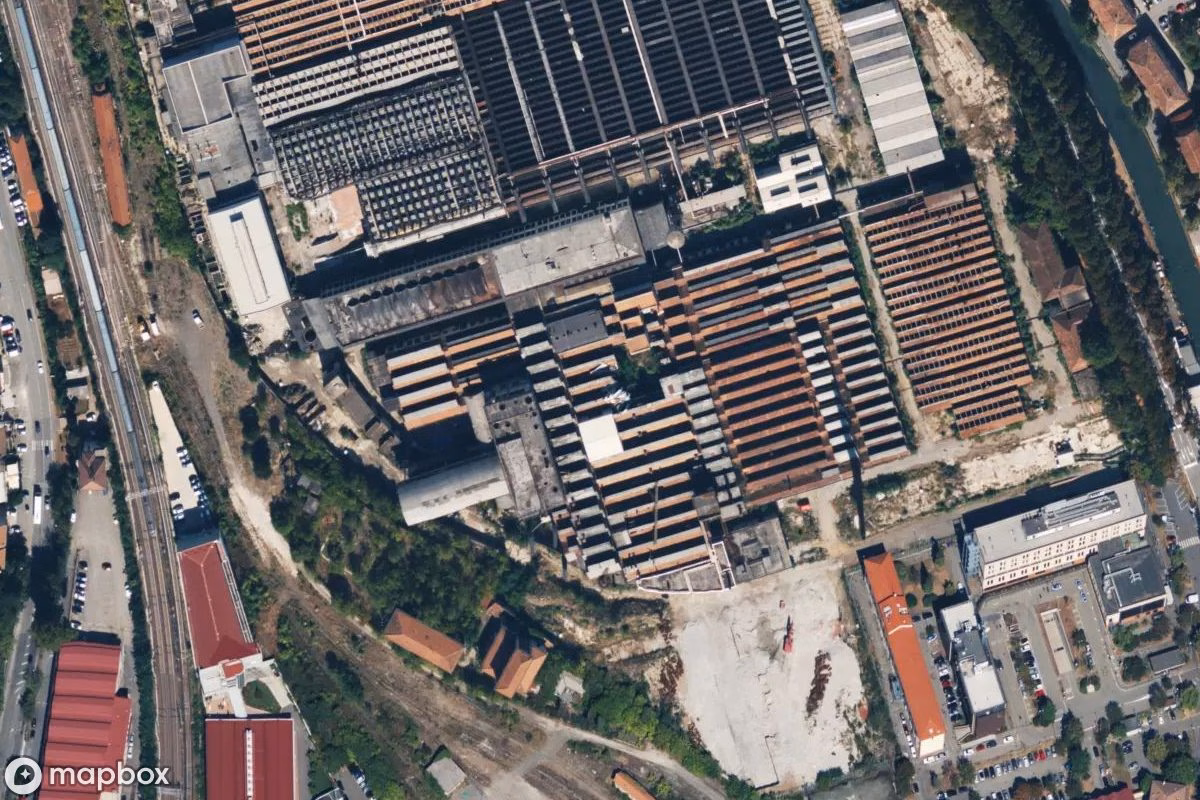 Műholdas légi felvétel Fabrik helyszínről, egy elhagyatott Gyár itt: Pavia, Olaszország