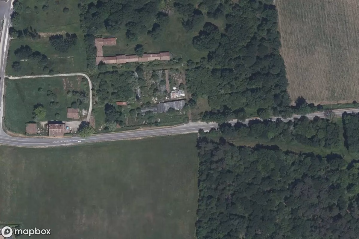 Satellitbillede set fra luften af Ehemalige Baumschule, et forladt i Sallebœuf, Frankrig