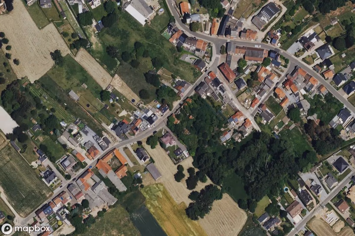 Satellietbeeld vanuit de lucht van Hof, een verlaten Boerderij in Hees, België