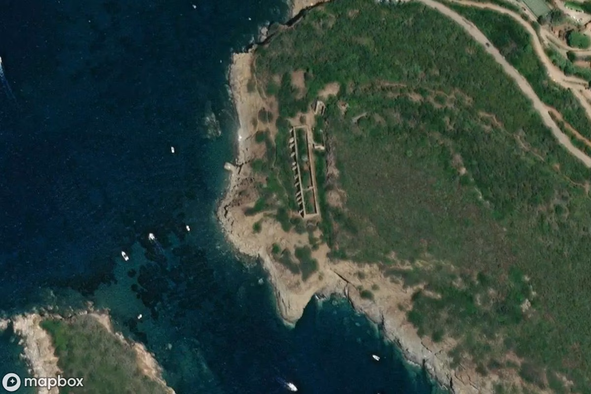 Satelitarny widok z lotu ptaka Lost Place, opuszczone  w Capoliveri, Włochy