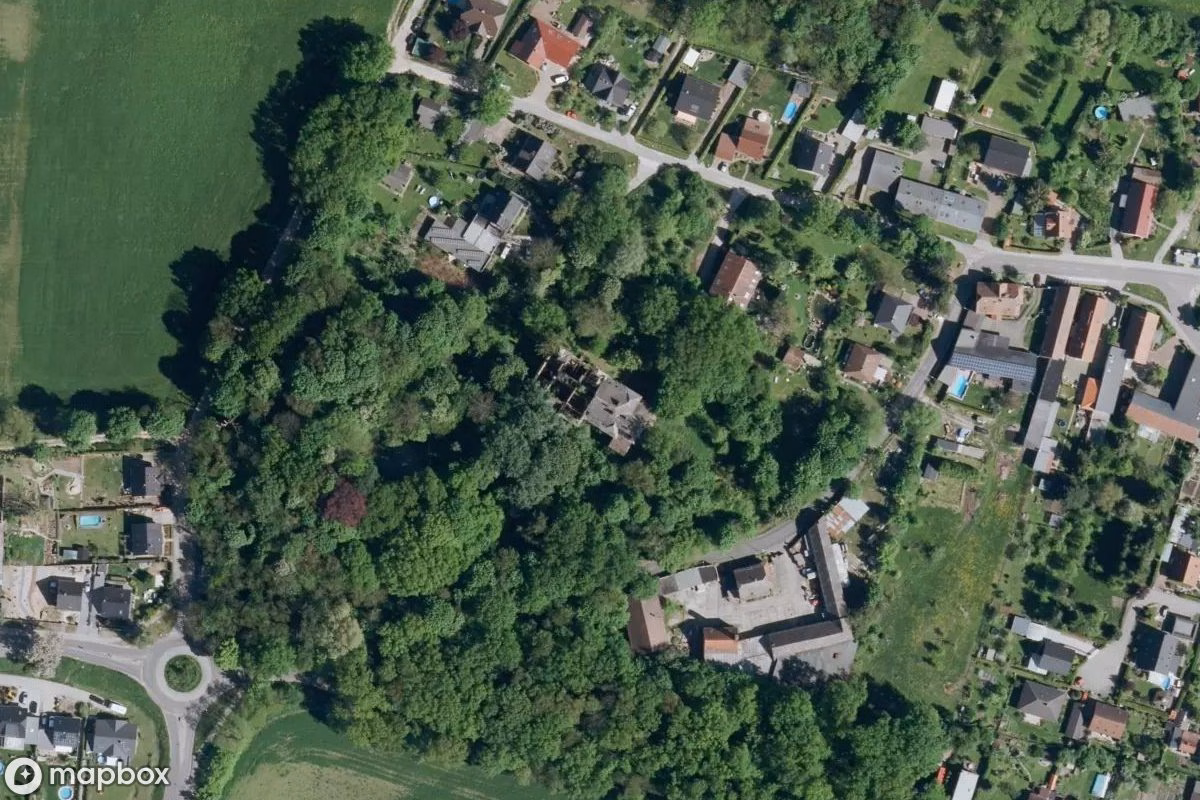 Satellitbillede set fra luften af Gutshaus Rosengarten, et forladt  i Frankfurt (Oder), Tyskland
