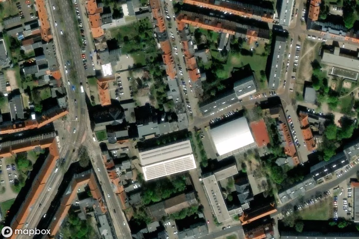 Satellittbilde fra luften av Mehrfamilienhaus, et forlatt  i Dessau, Tyskland