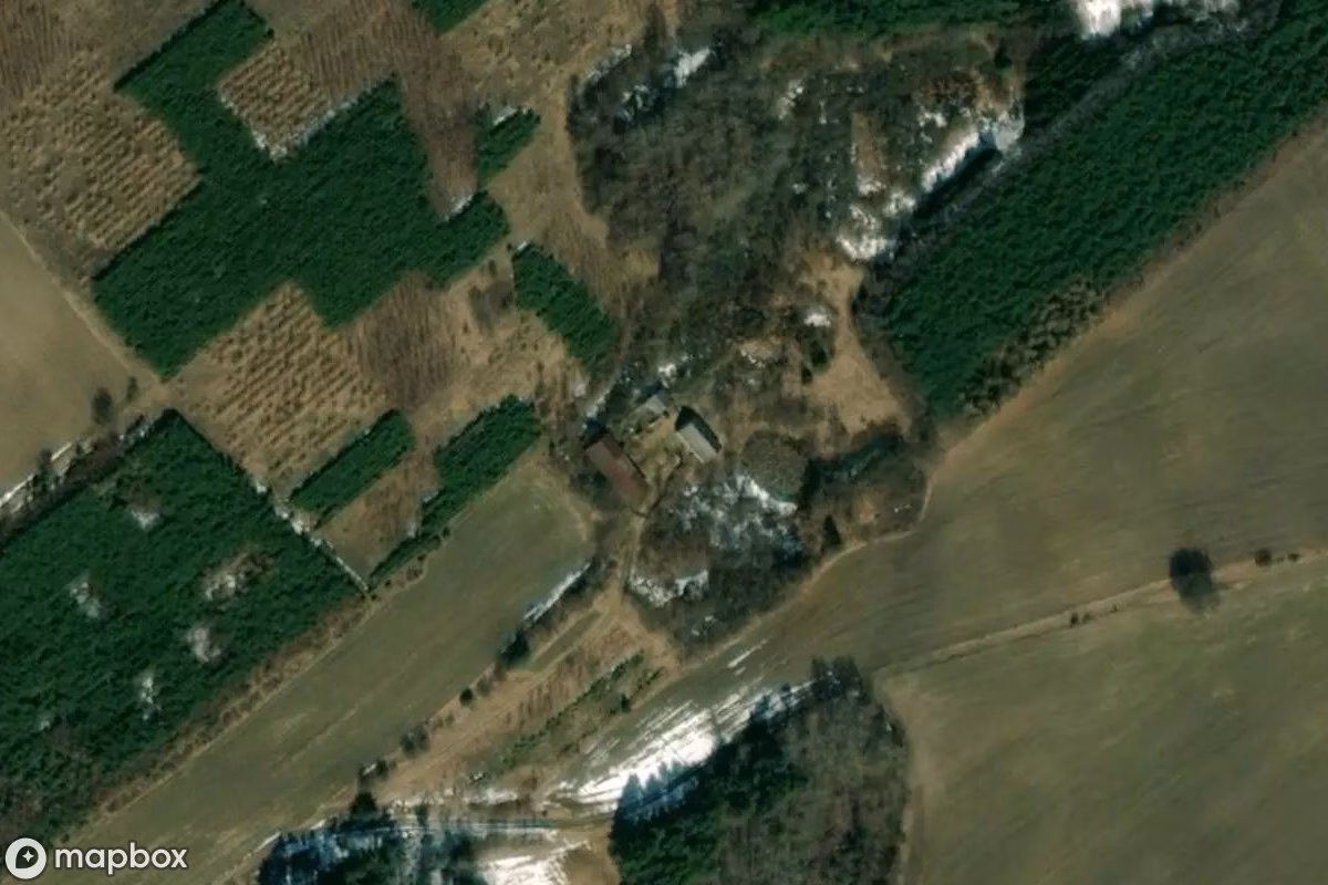 Satellittbilde fra luften av Lost Place, et forlatt  i Browina, Polen