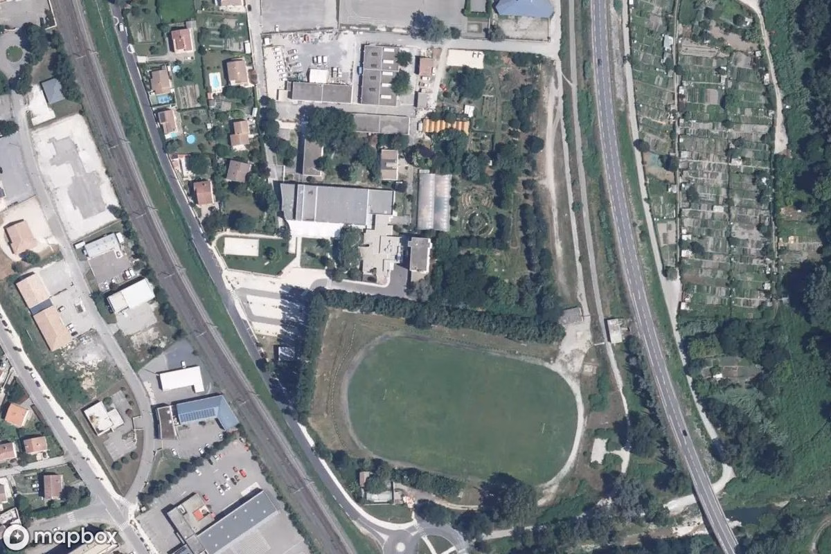 Vista aérea por satélite de Zentrum Papafa, un  abandonado en Le Teil, Francia