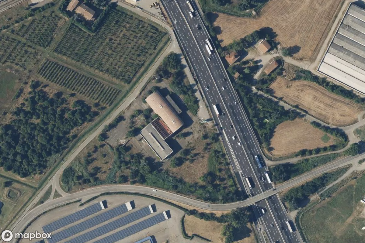 Satellietbeeld vanuit de lucht van Firma, een verlaten  in Modena, Italië