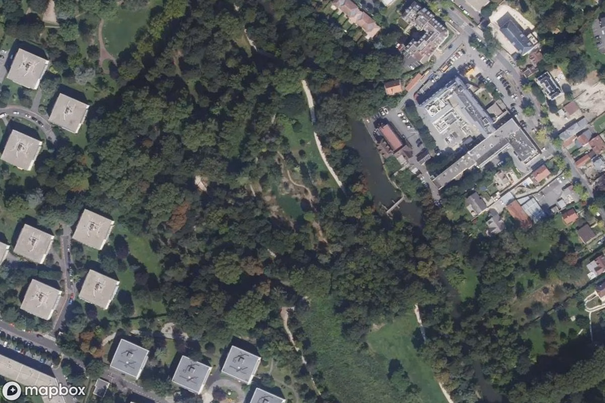 Aerial satellite view of Villa Ongaria, an abandoned Residence in Yerres, France