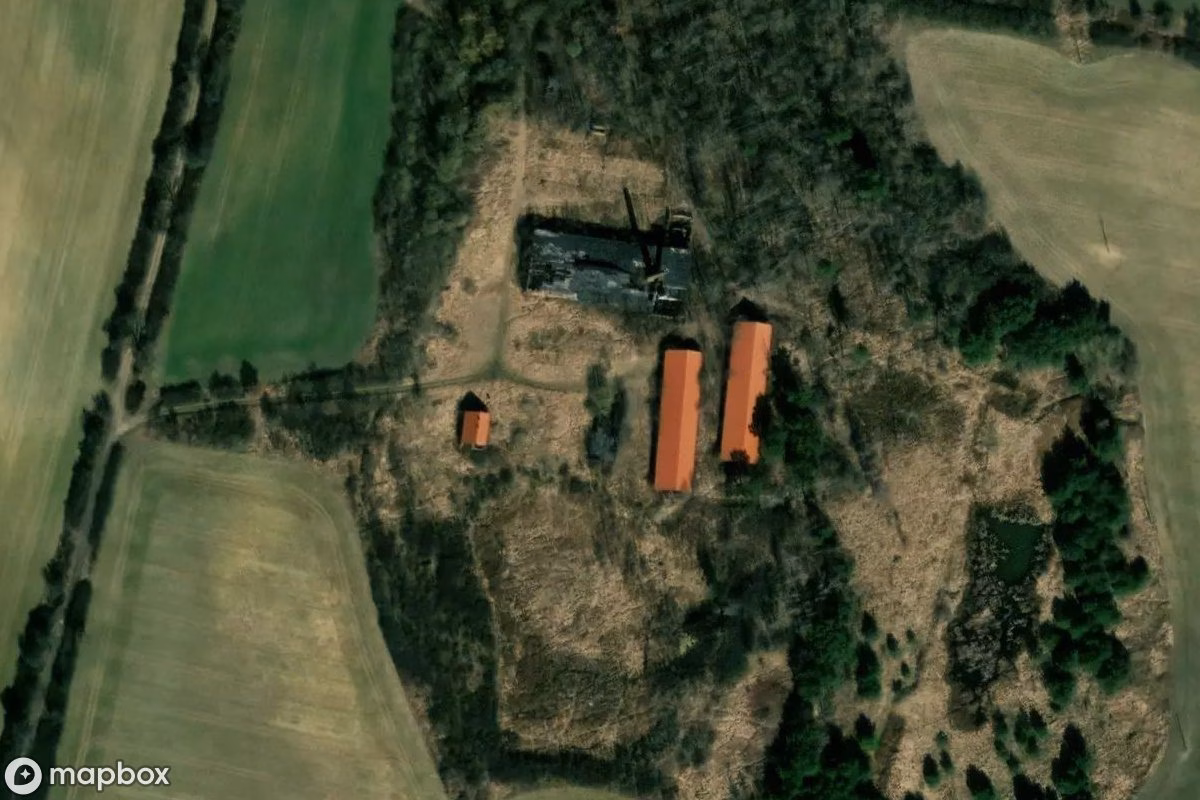 Műholdas légi felvétel Ziegelei Ostrowieczno helyszínről, egy elhagyatott Gyár itt: Ostrowieczko, Lengyelország