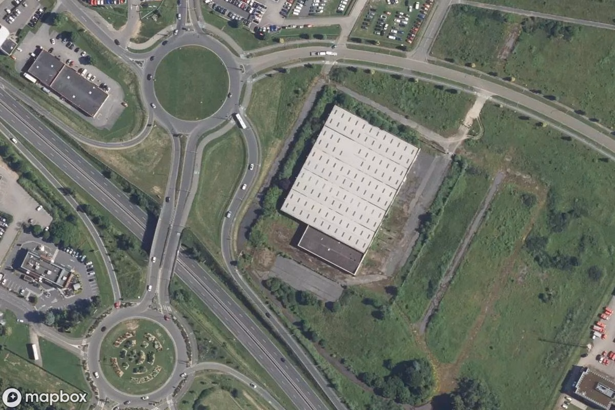 Satellietbeeld vanuit de lucht van Fliegende Fabrik, een verlaten Fabriek in Tillé, Frankrijk