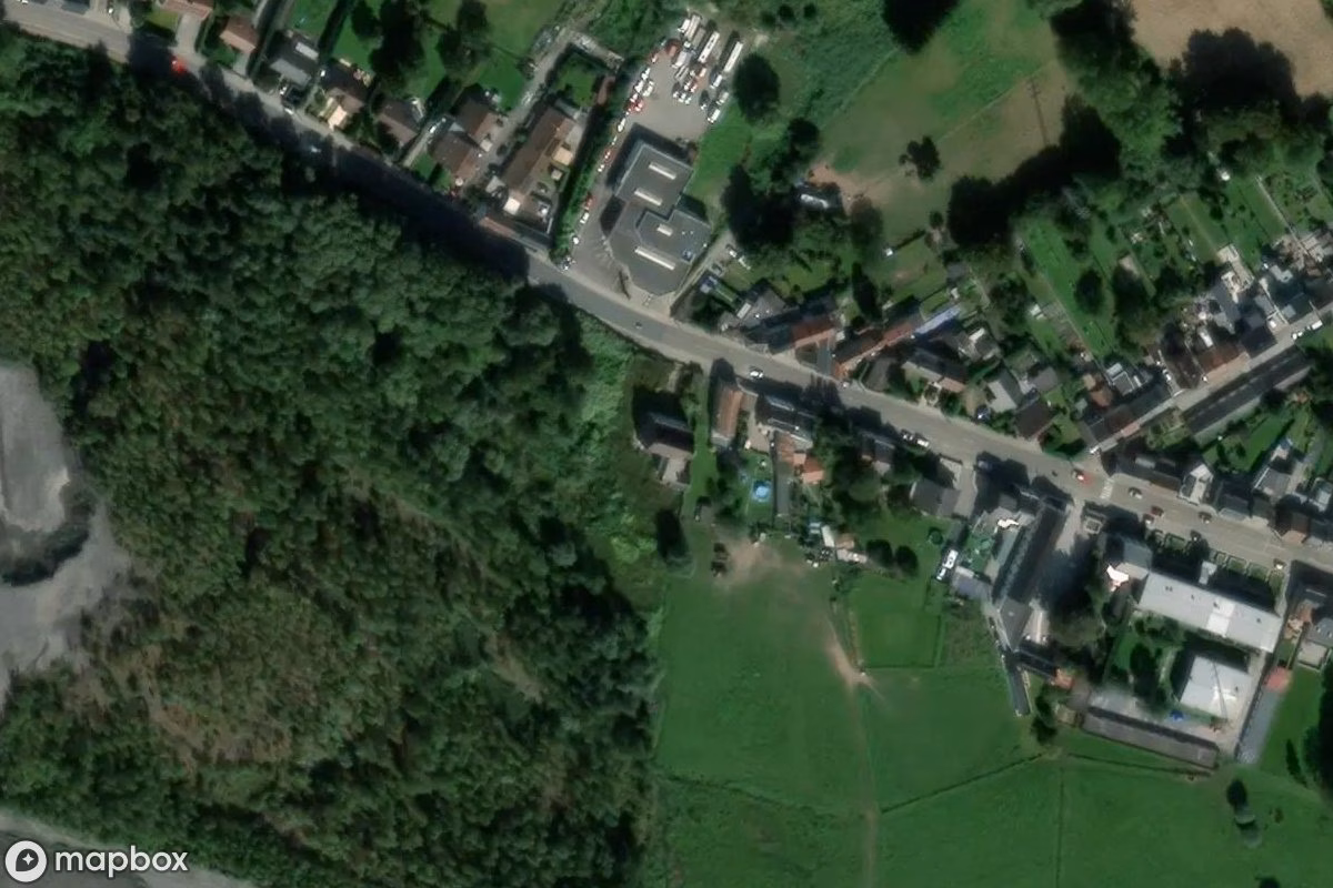 Satellitenansicht von Herrenhaus, eine verlassene in Courcelles, Belgien