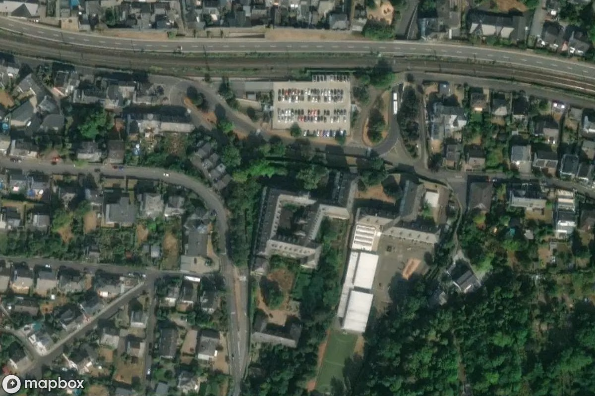 Műholdas légi felvétel Kloster helyszínről, egy elhagyatott Templom itt: Boppard, Németország