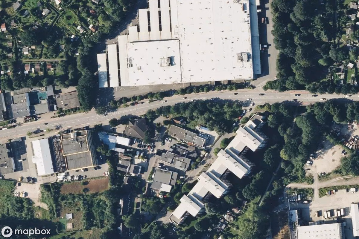 Satelitní letecký pohled na Kleines Wohnhaus, opuštěné Obytný dům v Hamburg, Německo