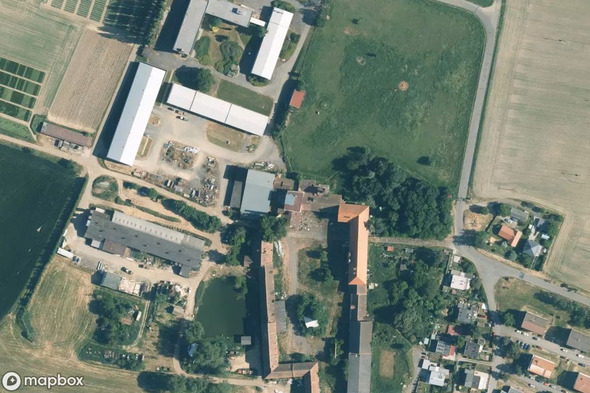 Vista aérea por satélite de Lost Place, un  abandonado en Krukanice, Chequia