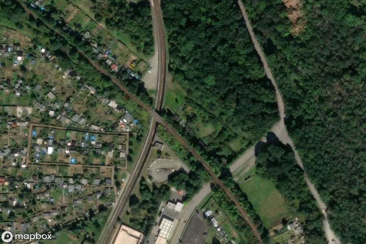 Satelitní letecký pohled na Kleingarten-Anlage, opuštěné Sportoviště v Gera, Německo