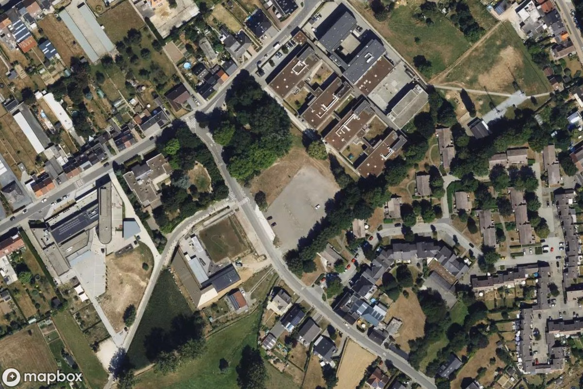 Satellitbillede set fra luften af RVT Wilgenhof, et forladt  i Sint-Pieters-Leeuw, Belgien