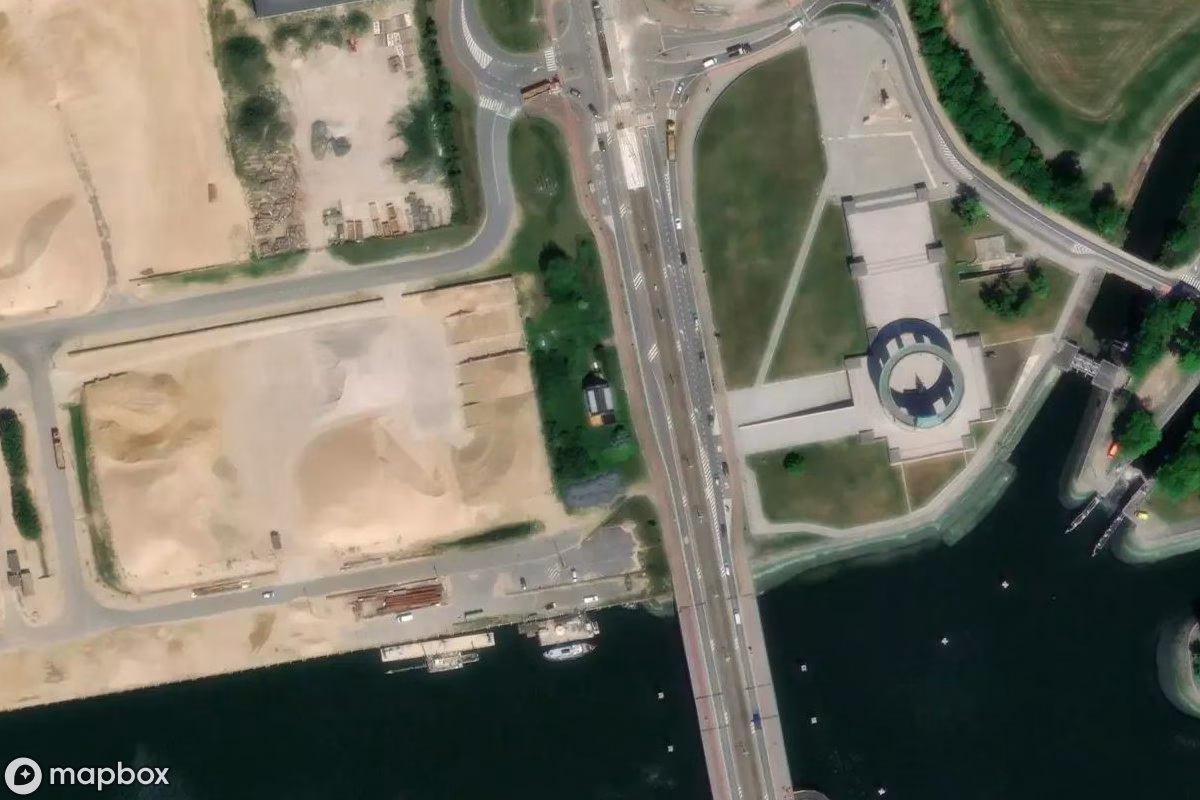 Satellitenansicht von Maison Ganzepoot, eine verlassene Wohnhaus in Nieuwpoort, Belgien