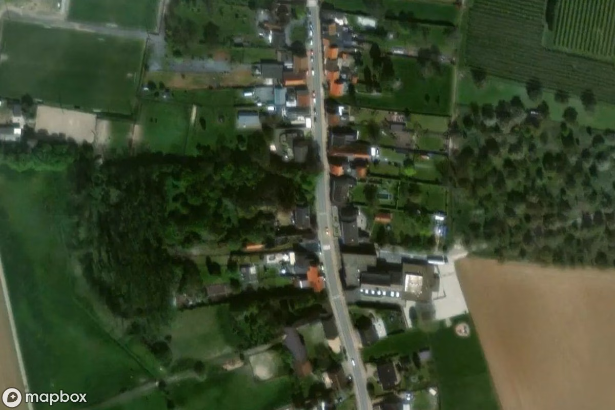 Satellitbild från luften av Gutshof, en övergiven Bondgård i Jeuk, Belgien