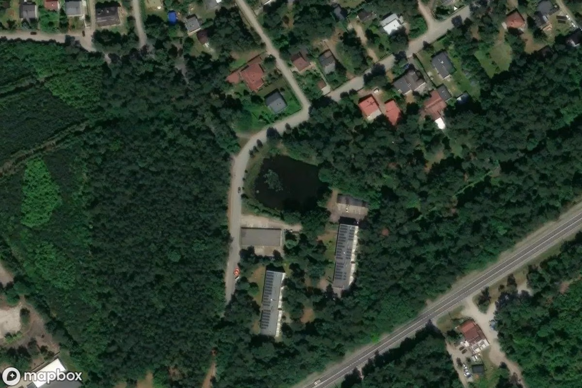 Satelitarny widok z lotu ptaka Kolumna Staw, opuszczone  w Łask, Polska