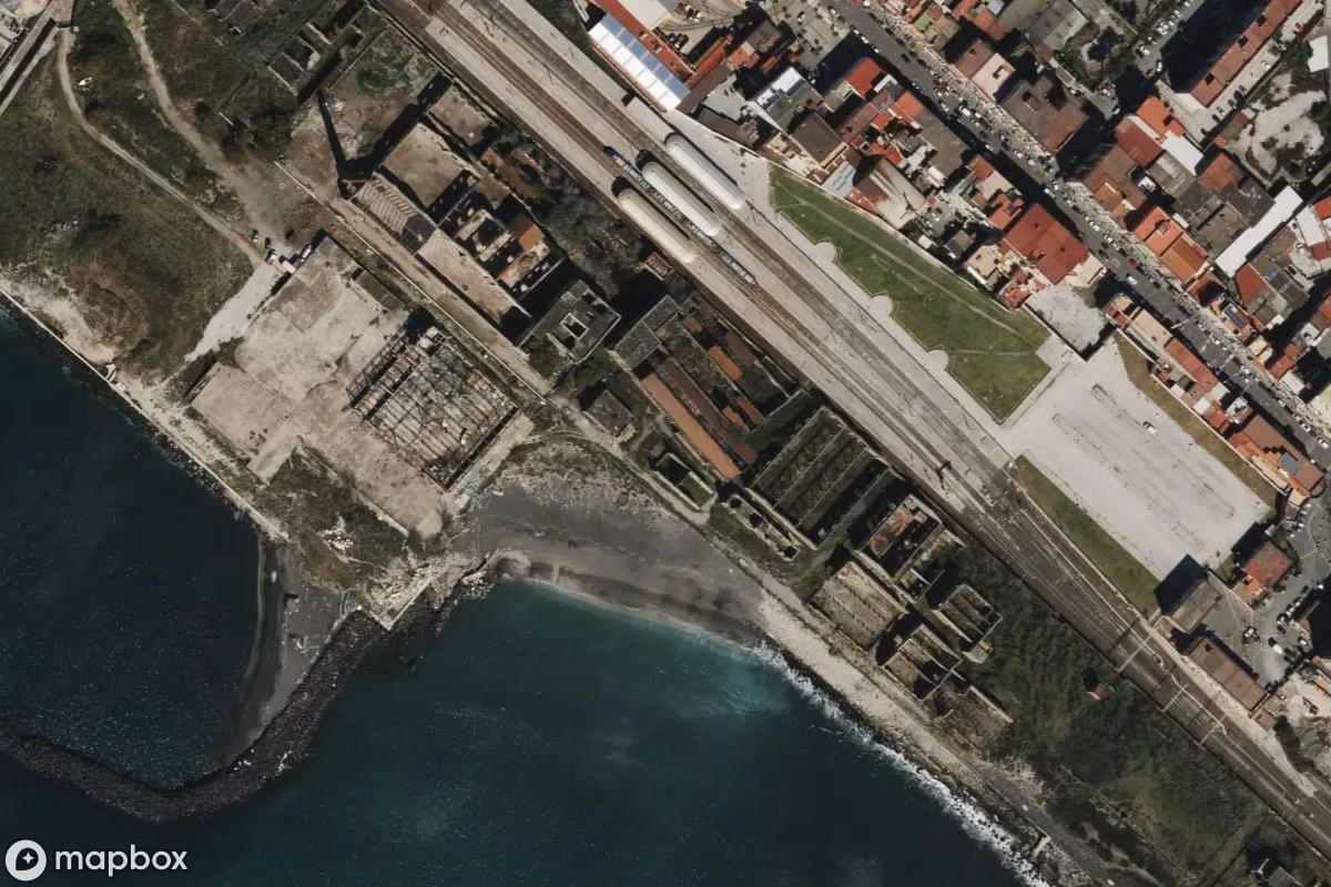 Vista aérea por satélite de Lost Place, un  abandonado en Naples, Italia