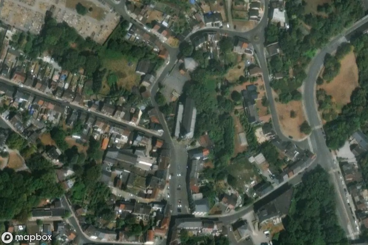 Vue aérienne satellite de Kirche, un Église abandonné à Charleroi, Belgique