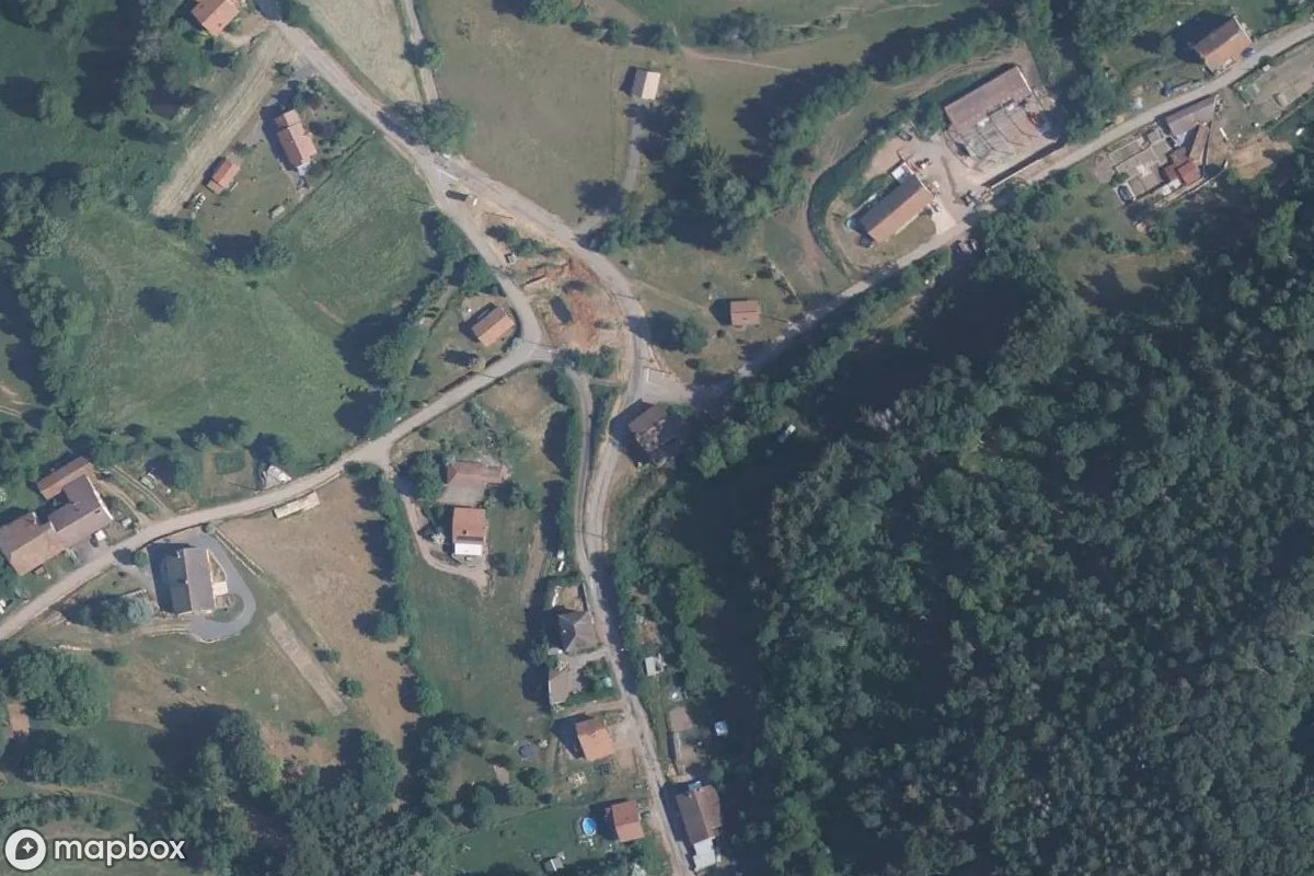 Aerial satellite view of Haus mit kleiner Scheune, an abandoned  in Ban-de-Sapt, France