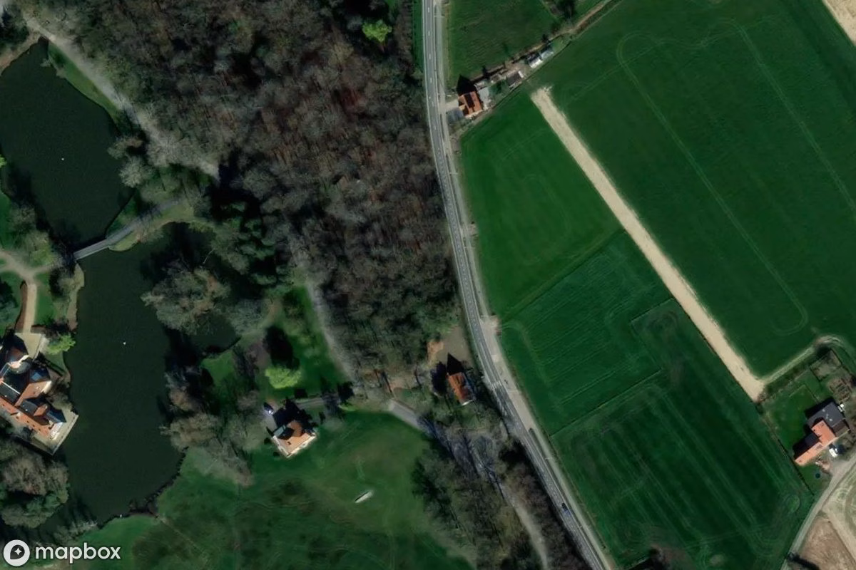 Satellitbild från luften av Château, en övergiven Slott i Poperinge, Belgien