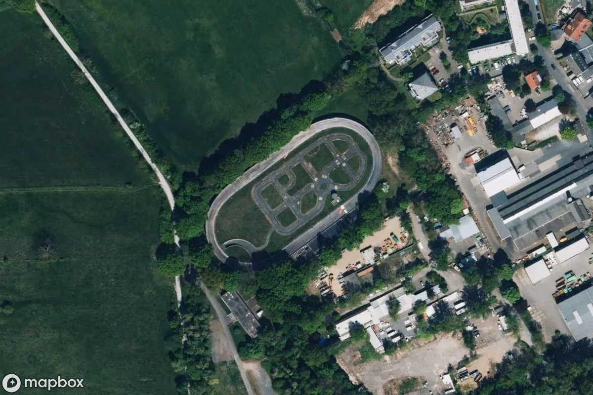 Vue aérienne satellite de Rennbahn, un  abandonné à Hanover, Allemagne