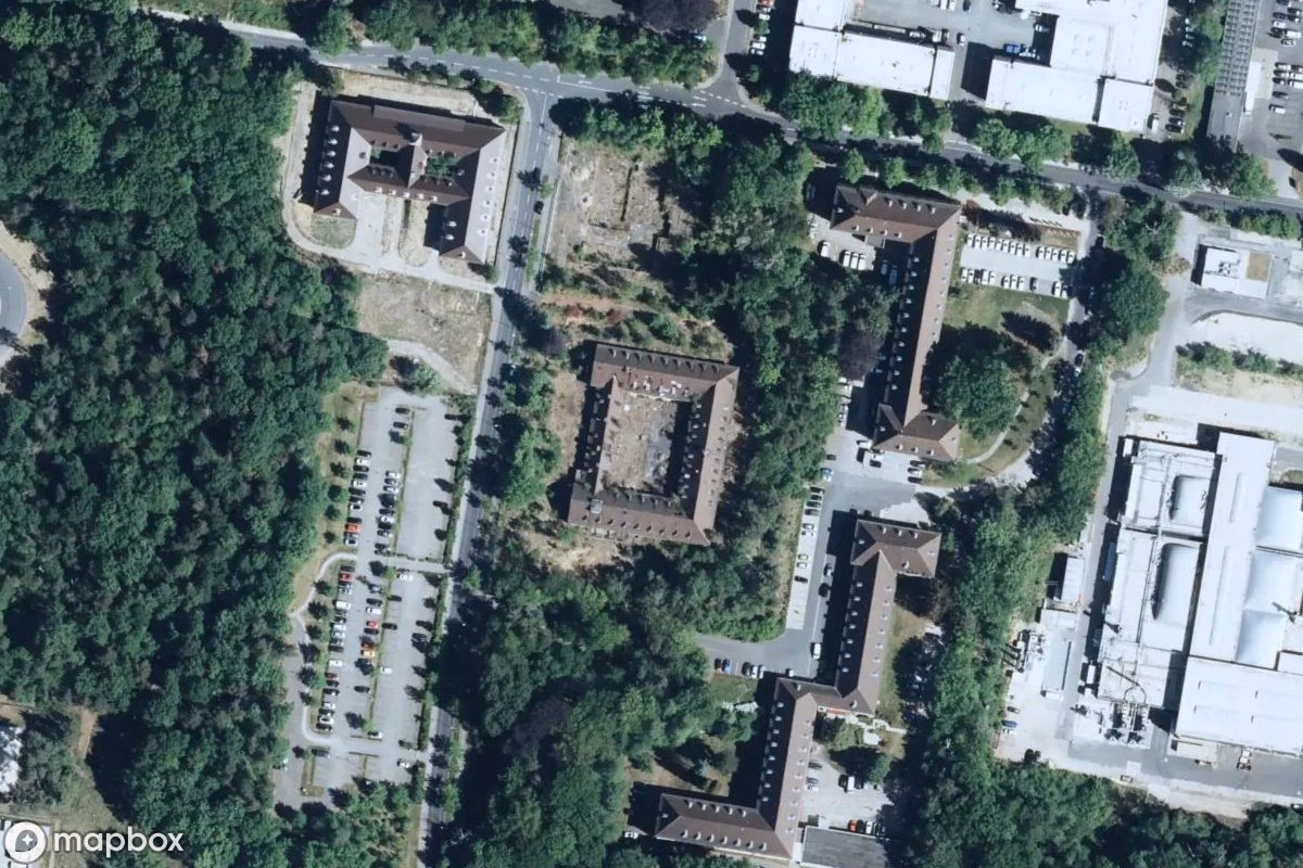 Vue aérienne satellite de Industriegebäude, un  abandonné à Dresden, Allemagne