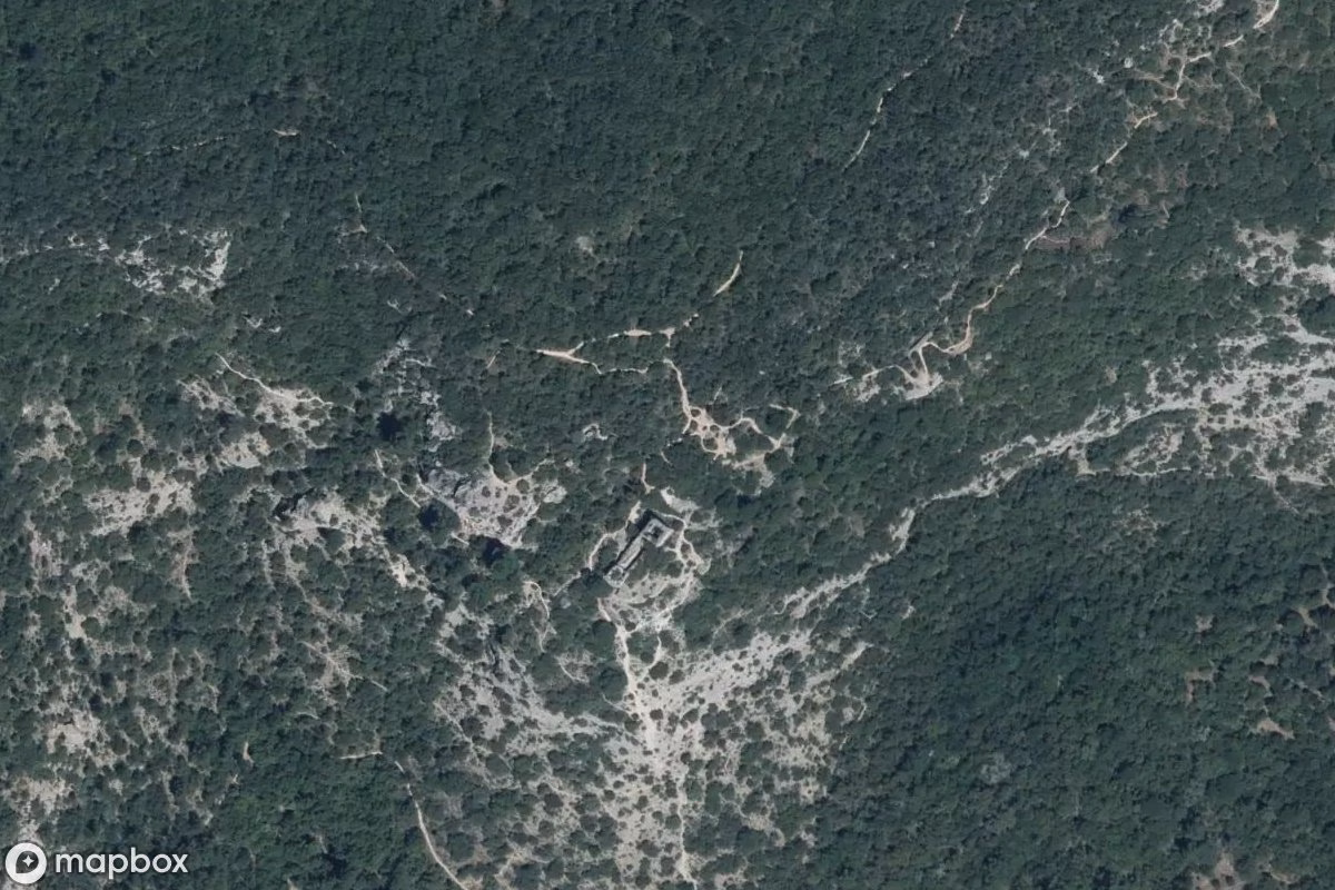 Satelitarny widok z lotu ptaka Château Chabrières, opuszczone Ruina w Bollène, Francja